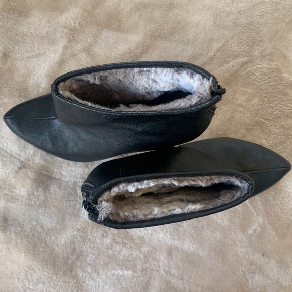 BCBG fur lined booties - Picture 3 of 3